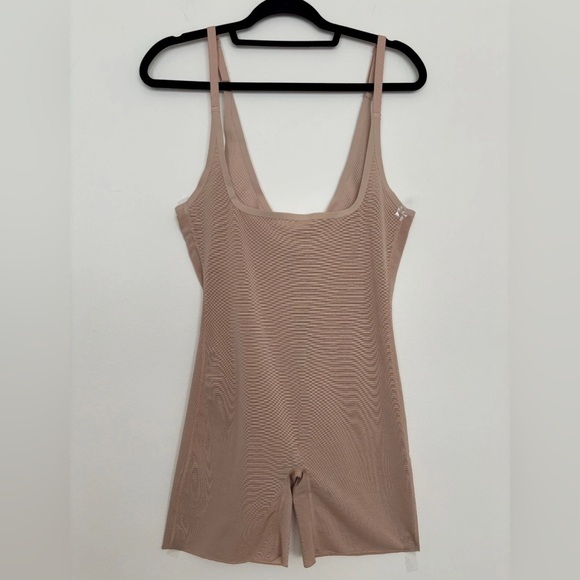 SKIMS Other - Skims Women's Sheer Sculpt Bodysuit Size L Color Clay